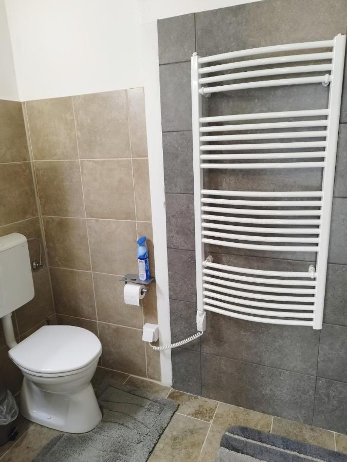 Holling Apartman Fertoboz ภายนอก รูปภาพ