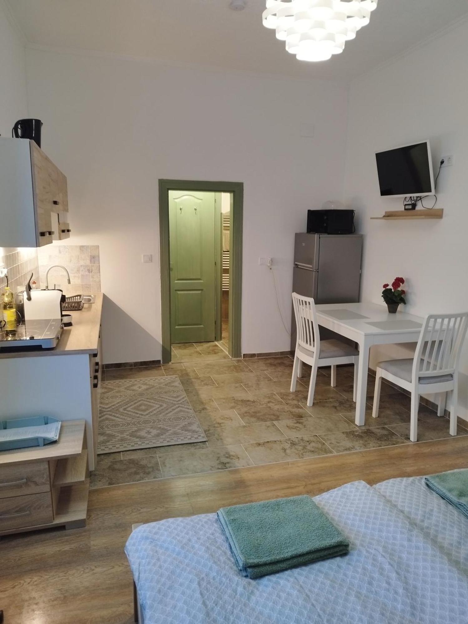 Holling Apartman Fertoboz ภายนอก รูปภาพ