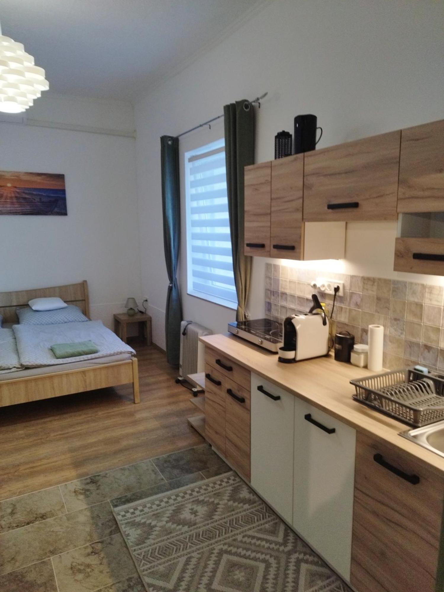 Holling Apartman Fertoboz ภายนอก รูปภาพ
