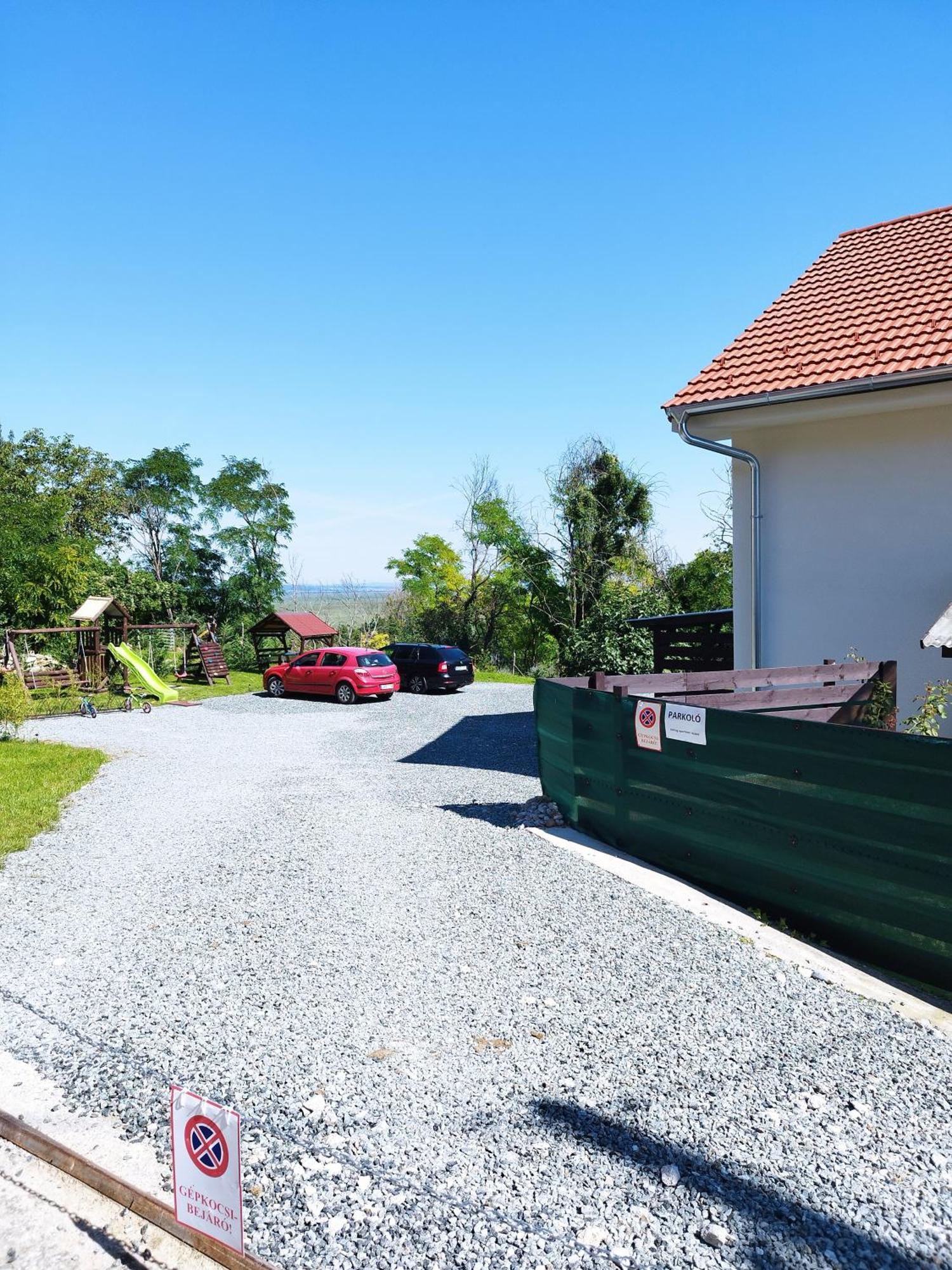 Holling Apartman Fertoboz ภายนอก รูปภาพ