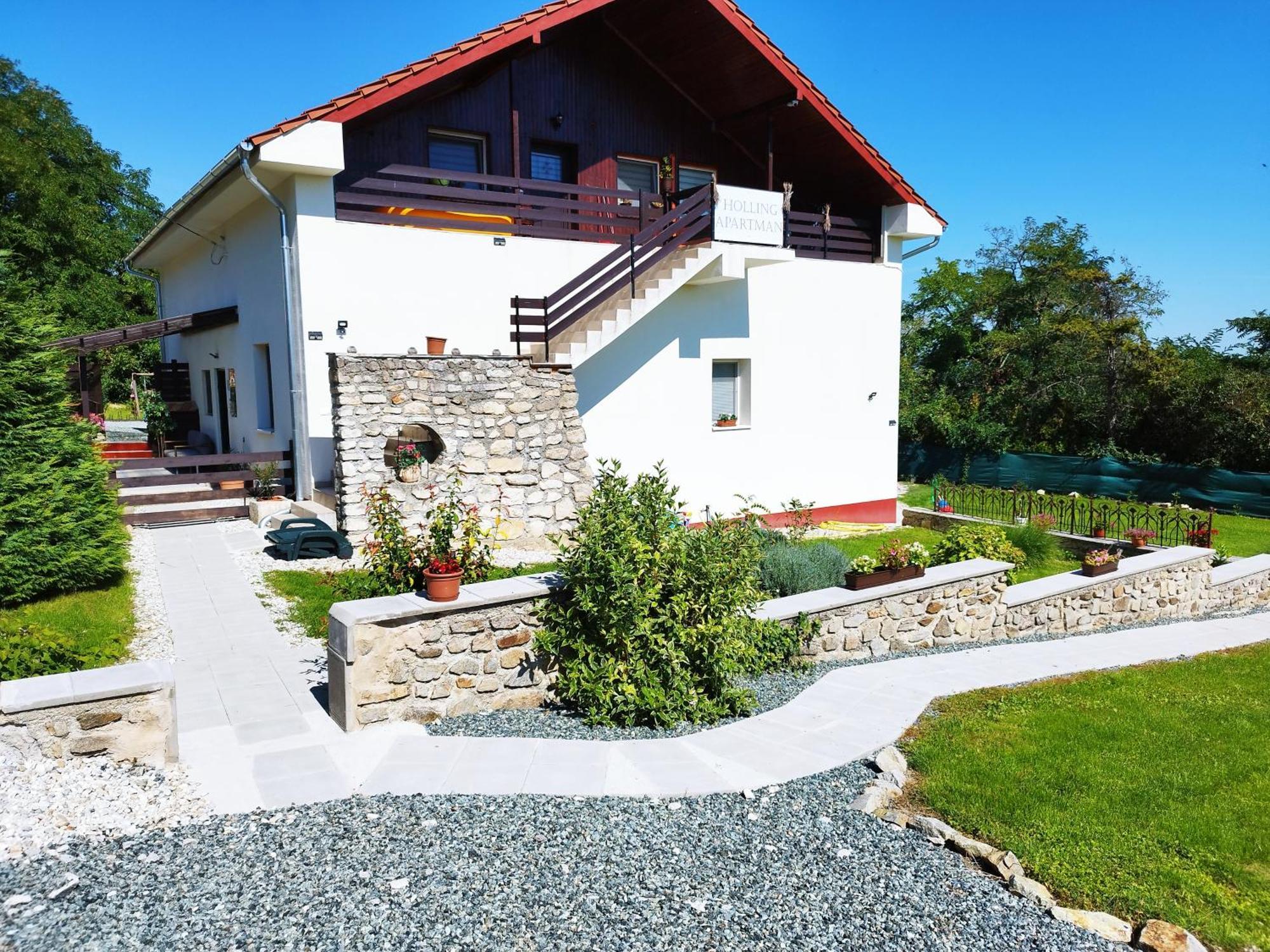Holling Apartman Fertoboz ภายนอก รูปภาพ